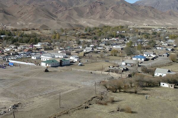 После официальной церемонии была проведена закладка капсулы под строительство социальной деревни - Sputnik Кыргызстан