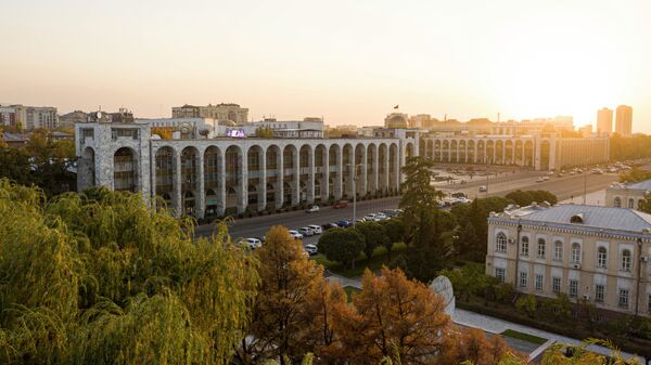 Вид с высоты на площадь Ала-Тоо в центре Бишкека. Архивное фото - Sputnik Кыргызстан
