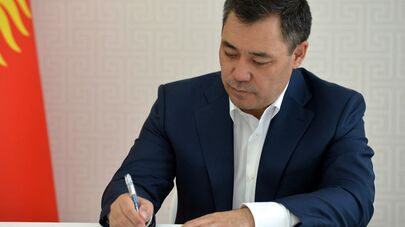 Встреча премьер-министра КР Садыра Жапарова с генеральным секретарем ССТГ Багдадом Амреевым