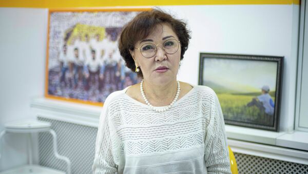 Начальник Управления реализации программ медицинского страхования ФОМС Жыпара Азизбекова - Sputnik Кыргызстан