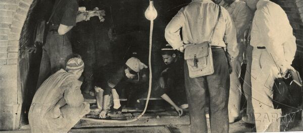 Уникальные фотографии вскрытия могилы Амира Темура. Архивное фото Уникальные фотографии вскрытия могилы Амира Темура. Архивное фото - Sputnik Кыргызстан