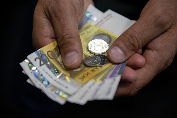 Как Кыргызстану за счет коррупционеров и самих кредиторов погасить госдолг - Sputnik Кыргызстан