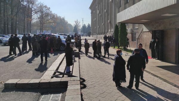 Митинг сотрудников Восточной, Западной и Аламудунской РЭС у Дома правительства в Бишкеке - Sputnik Кыргызстан
