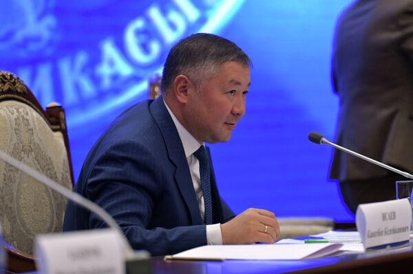 Часть депутатов пыталась вернуть на голосование вопрос о Сурабалдиевой — причина Часть депутатов пыталась вернуть на голосование вопрос о Сурабалдиевой — причина - Sputnik Кыргызстан