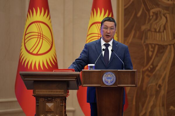 Өзгөчө кырдаалдар министри Бообек Ажикеев антын берди - Sputnik Кыргызстан