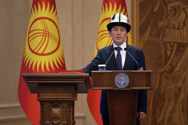 Маданият, маалымат жана туризм министри Нуржигит Кадырбеков ант берди - Sputnik Кыргызстан