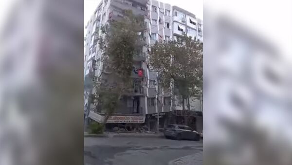 Обрушение зданий в Турции попало на видео - Sputnik Кыргызстан