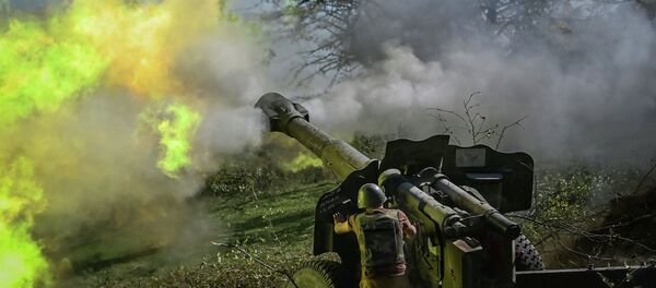 Армениялык аскер кызматкерлери Тоолуу Карабахтагы азербайжан аскерлери тарапка артиллериялык куралдан ок атууда Армениялык аскер кызматкерлери Тоолуу Карабахтагы азербайжан аскерлери тарапка артиллериялык куралдан ок атууда - Sputnik Кыргызстан