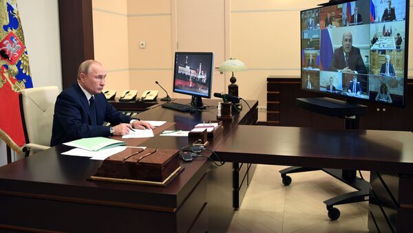 Президент РФ Владимир Путин проводит совещание с членами правительства РФ в режиме видеоконференции - Sputnik Кыргызстан