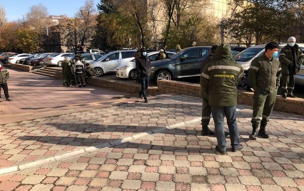 Сотрудники ОАО Северэлектро вновь вышли на акцию протеста к зданию правительства - Sputnik Кыргызстан
