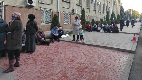 Митинг торговцев рынка Дордой у дома правительства в Бишкеке - Sputnik Кыргызстан