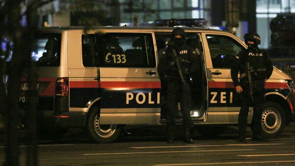 Вена шаарында теракт болгон жердеги полиция кызматкерлери - Sputnik Кыргызстан