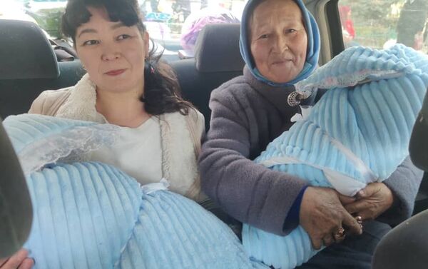В Бишкеке родилась тройня, мальчиков назвали Жапар, Садыр и Нургожо - Sputnik Кыргызстан