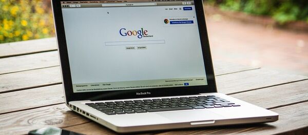 Работа в сети на ноутбуке Работа в сети на ноутбуке - Sputnik Кыргызстан