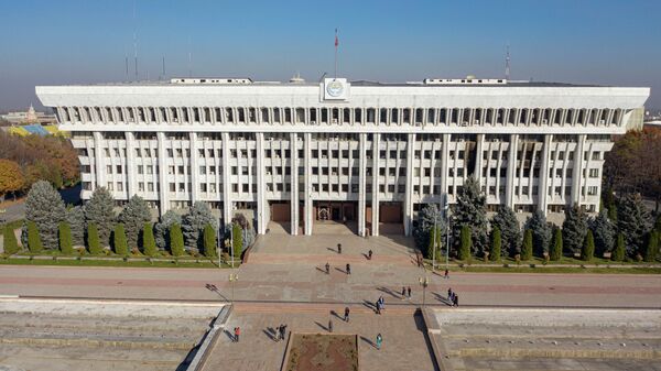Теперь к зданию Жогорку Кенеша можно будет пройти свободно - Sputnik Кыргызстан