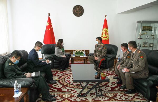 Кытай менен Кыргызстан эки тараптуу аскердик байланышты бекемдөөгө даяр - Sputnik Кыргызстан