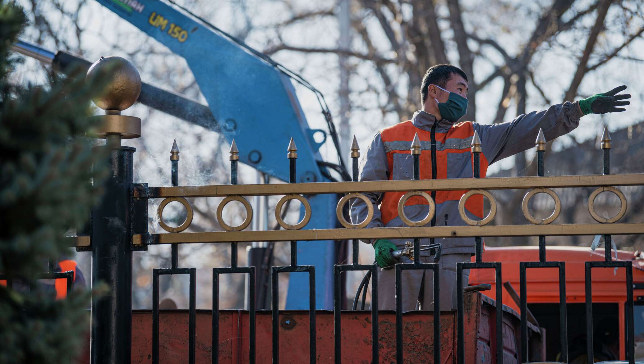 На основании чего сносят забор 