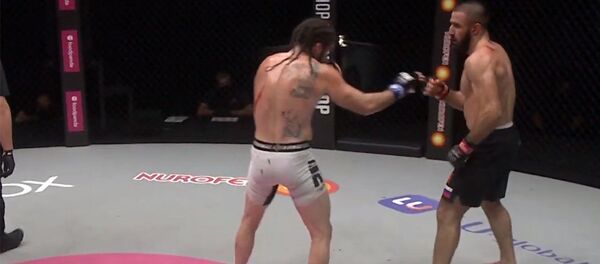 ONE FC: Кыргызстандык Кямран Аббасов чемпиондук курун ийгиликтүү коргоду - Sputnik Кыргызстан