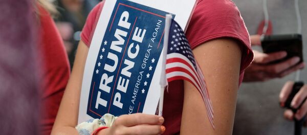 Сторонница президента США Дональда Трампа перед Национальным Республиканским комитетом в Нью-Йорке. - Sputnik Кыргызстан