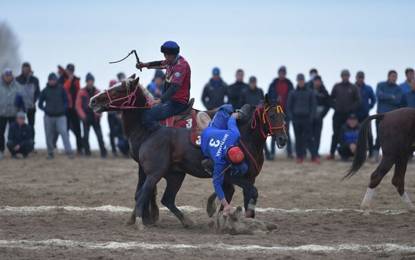 В главной встрече турнира команда, представляющая Таласскую область, одолела соперника со счетом 9:2. - Sputnik Кыргызстан