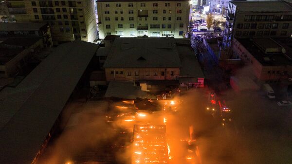 Фотофакт: түндөгү капилет кырсык, жалындап күйгөн “Орто-Сай” базары - Sputnik Кыргызстан