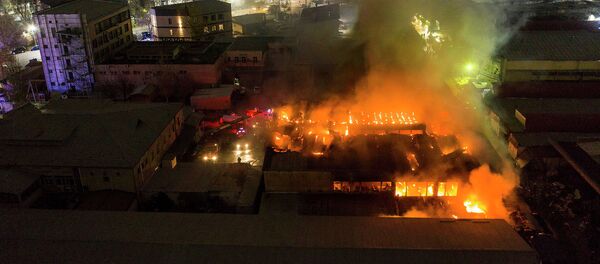 Кыпкызыл чокко айланган базар. “Орто-Сайды” каптаган өрттүн асмандан көрүнүшү Кыпкызыл чокко айланган базар. “Орто-Сайды” каптаган өрттүн асмандан көрүнүшү - Sputnik Кыргызстан