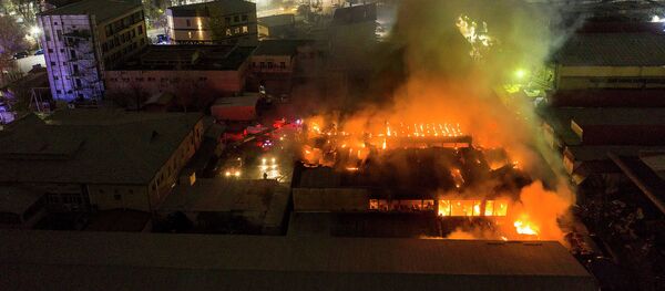 Масштабный пожар на рынке в Бишкеке — видео с дрона - Sputnik Кыргызстан