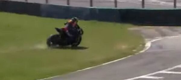 Трагическая гибель мотогонщика попала на видео Трагическая гибель мотогонщика попала на видео - Sputnik Кыргызстан