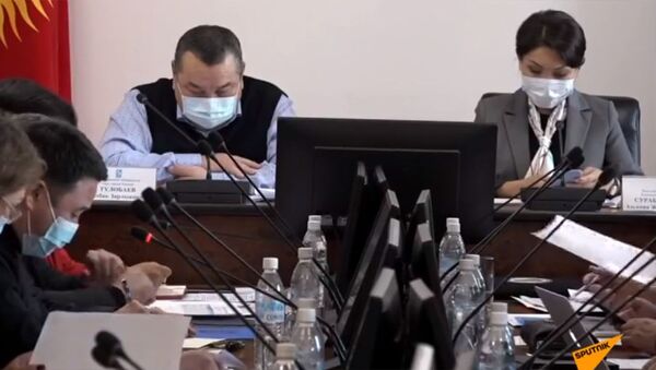 COVID боюнча Бишкектеги абал. Вице-премьер Сурабалдиеванын жыйыны. Видео - Sputnik Кыргызстан
