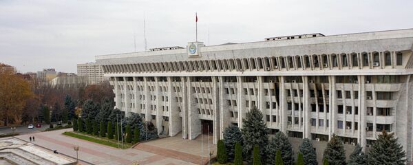 Демонтаж ограждения вокруг здания Жогорку Кенеша в Бишкеке - Sputnik Кыргызстан