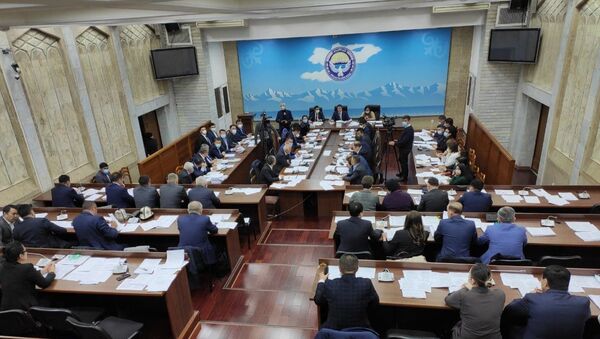 Заседание депутатов в здании Жогорку Кенеша — запись прямого эфира - Sputnik Кыргызстан