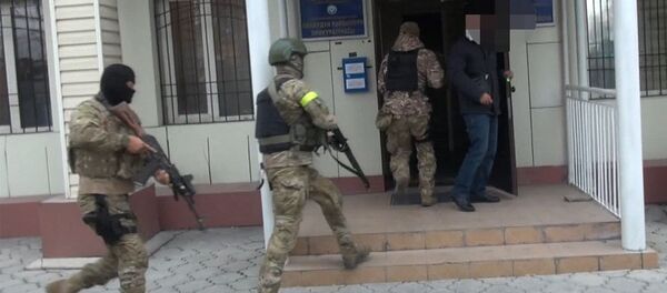 Видео задержания прокурора Аламудунского района - Sputnik Кыргызстан