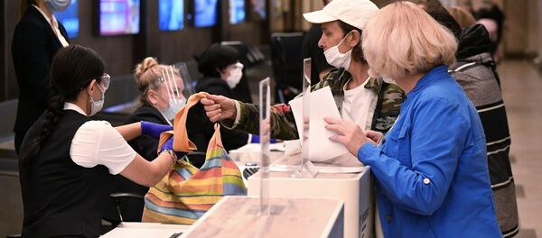 Аэропортто каттоодо жүргүнчүлөр. Архив Аэропортто каттоодо жүргүнчүлөр. Архив - Sputnik Кыргызстан