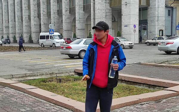 У здания Жогорку Кенеша мужчина угрожал публично совершить суицид - Sputnik Кыргызстан