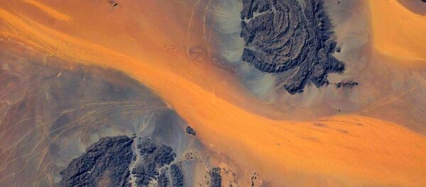 Сахара чөлү. Сүрөттү Эл аралык космос станциясынан россиялык космонавт Иван Вагнер тарткан Сахара чөлү. Сүрөттү Эл аралык космос станциясынан россиялык космонавт Иван Вагнер тарткан - Sputnik Кыргызстан