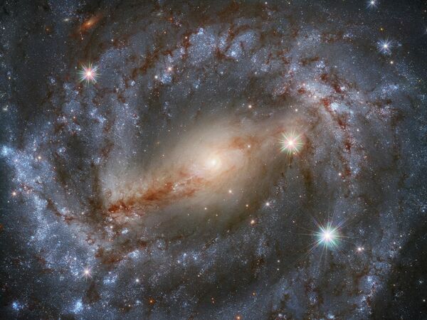 Хаббл телескобу Карышкыр топ жылдызындагы NGC 5643 спираль галактикасын тартып алган. Ал туташуучу (SBc) өзгөчөлүгү менен кызыктуу. - Sputnik Кыргызстан