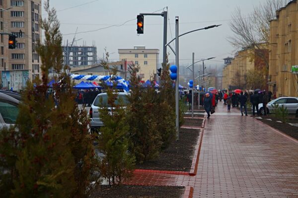 В Оше завершился ремонт улицы Рыспая Абдыкадырова и прилегающей территории В Оше завершился ремонт улицы Рыспая Абдыкадырова и прилегающей территории - Sputnik Кыргызстан