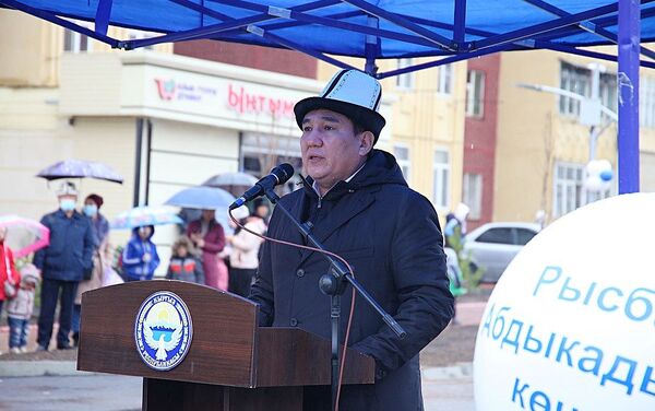 Выступивший на открытии мэр Оша Таалайбек Сарыбашев рассказал, что деньги на реализацию проекта были выделены из местного бюджета - Sputnik Кыргызстан