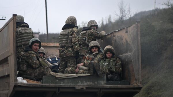 Военнослужащие в грузовом автомобиле в Нагорном Карабахе. Архивное фото - Sputnik Кыргызстан