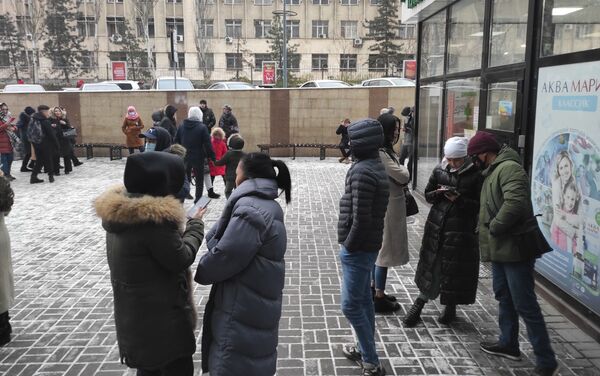 Эвакуация посетителей ГУМа в Бишкеке - Sputnik Кыргызстан