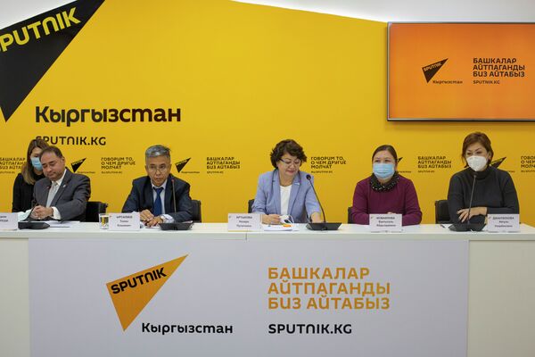 Брифинг о правильном использовании антибиотиков в ПЦ Sputnik - Sputnik Кыргызстан