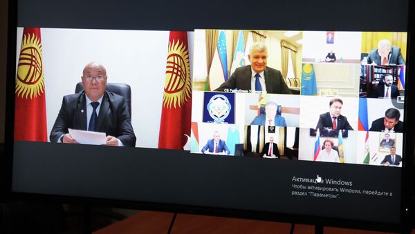 Секретарь Совета безопасности КР Рыскелди Мусаев во время участия на восьмой встрече секретарей советов безопасности государств — участников СНГ, прошедшей в формате видеоконференции - Sputnik Кыргызстан