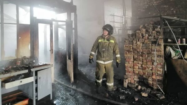 Пожар на СТО в селе Новопавловка - Sputnik Кыргызстан