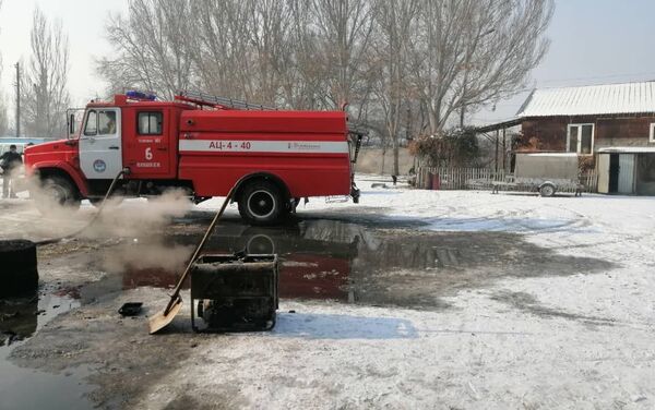 Пожар в здании станции технического обслуживания в Сокулукском районе потушен - Sputnik Кыргызстан