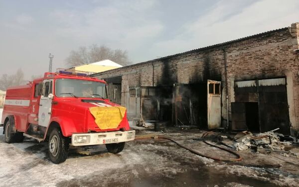 Ранее сообщалось, что СТО расположено на территории бывшего завода. - Sputnik Кыргызстан
