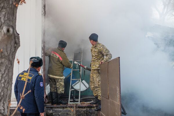 Пожар в кафе возле кинотеатра Ала-Тоо - Sputnik Кыргызстан