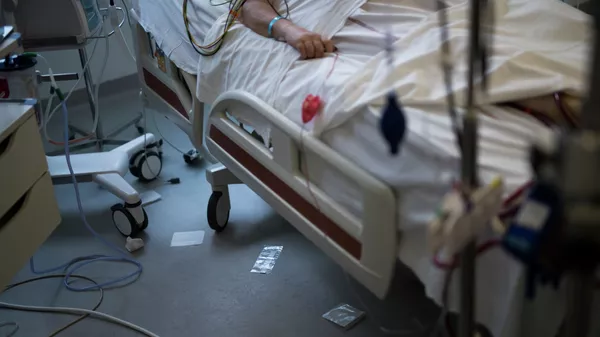 Пациент в палате больницы. Архивное фото - Sputnik Кыргызстан