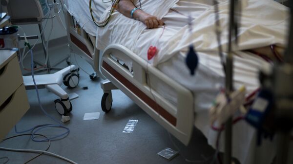 Пациент с COVID-19 в основном отделении интенсивной терапии больницы. Архивное фото - Sputnik Кыргызстан