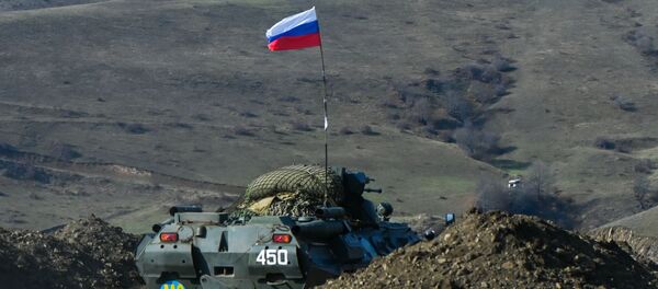 Движение по Лачинскому коридору Движение по Лачинскому коридору - Sputnik Кыргызстан