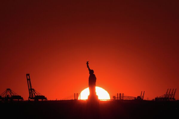 Закат солнца в Нью-Йорке - Sputnik Кыргызстан